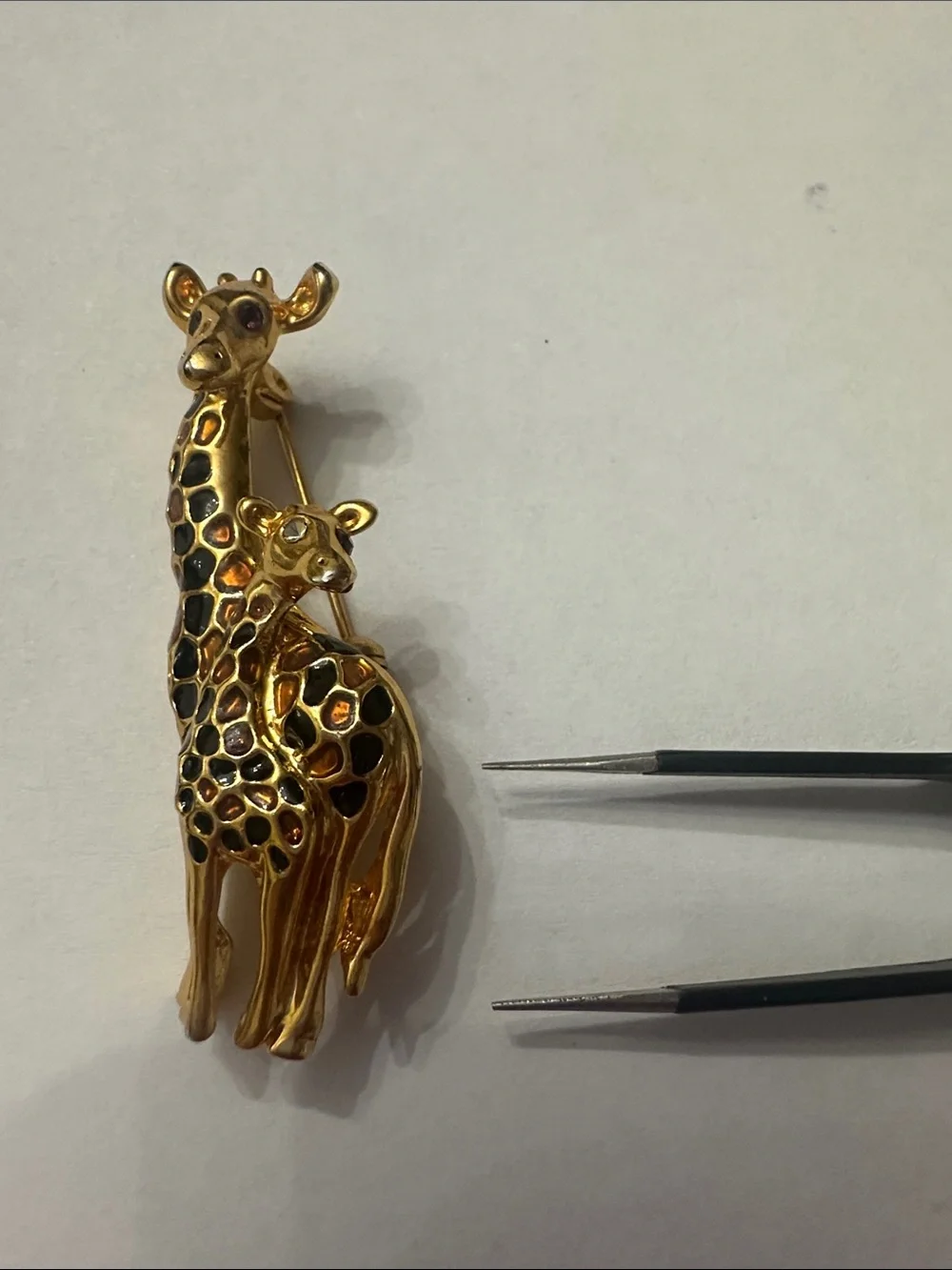 Gold Giraffe Mother & Calf Brooch - Elegant Women’s Jewelry